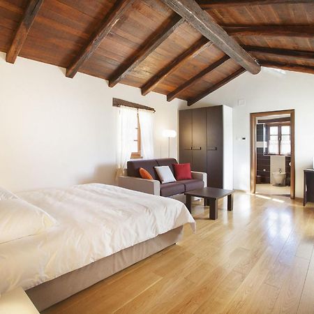 Villa Poropati, Groznjan, Istria - Luxury Countryside Estate For Up To 19 Persons - Large Pool Of 80M2 With Kids Section المظهر الخارجي الصورة