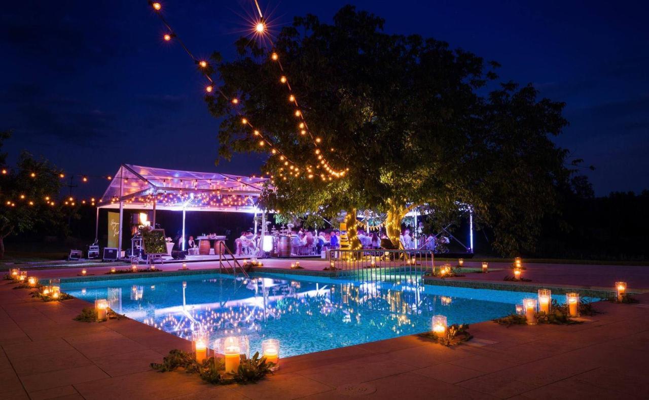 Villa Poropati, Groznjan, Istria - Luxury Countryside Estate For Up To 19 Persons - Large Pool Of 80M2 With Kids Section المظهر الخارجي الصورة