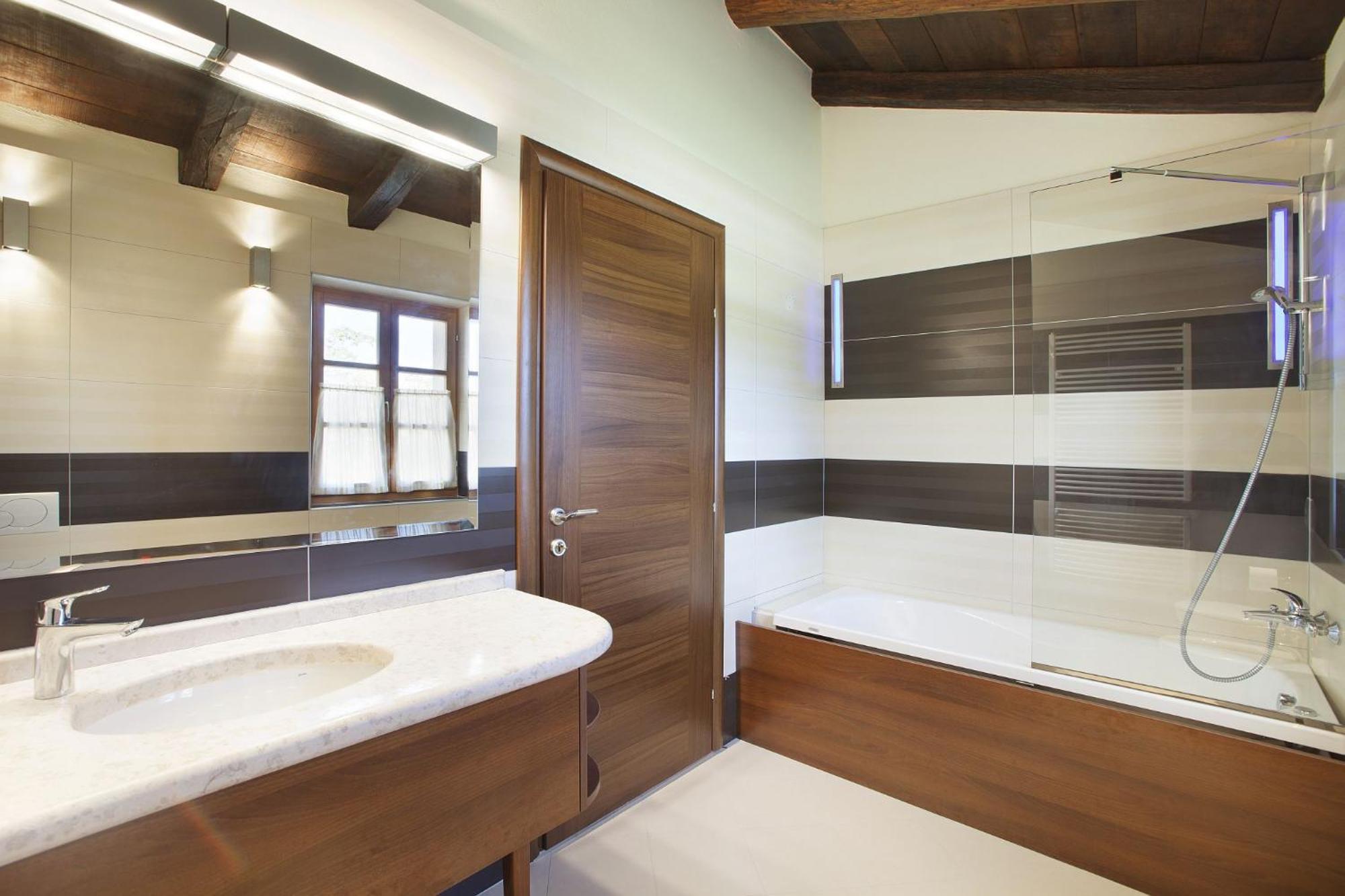 Villa Poropati, Groznjan, Istria - Luxury Countryside Estate For Up To 19 Persons - Large Pool Of 80M2 With Kids Section المظهر الخارجي الصورة