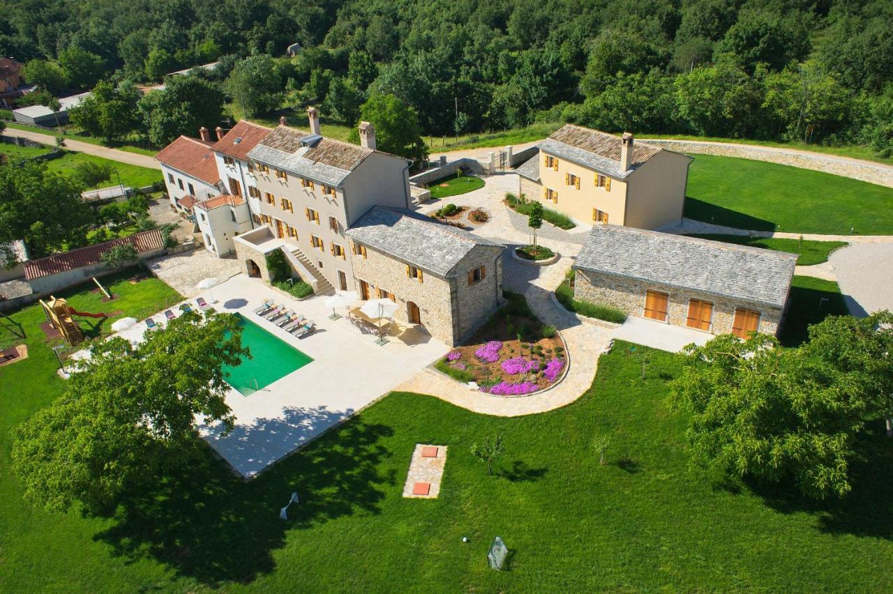 Villa Poropati, Groznjan, Istria - Luxury Countryside Estate For Up To 19 Persons - Large Pool Of 80M2 With Kids Section المظهر الخارجي الصورة